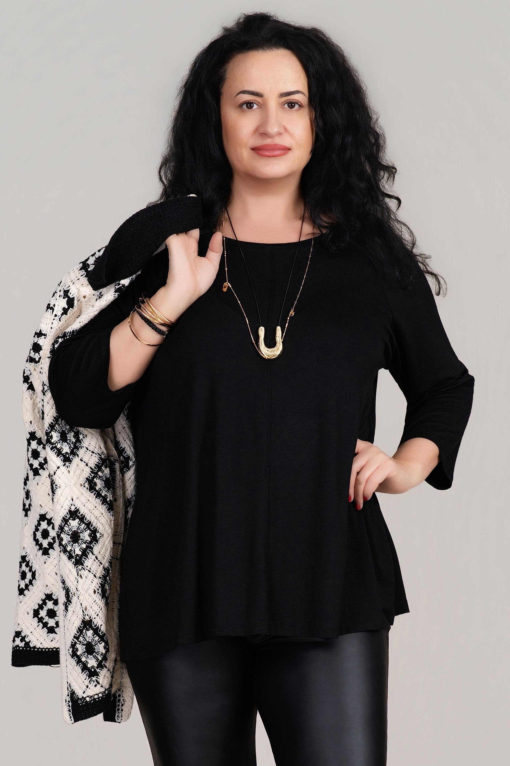 МАКСИ туника в черно с преден кант