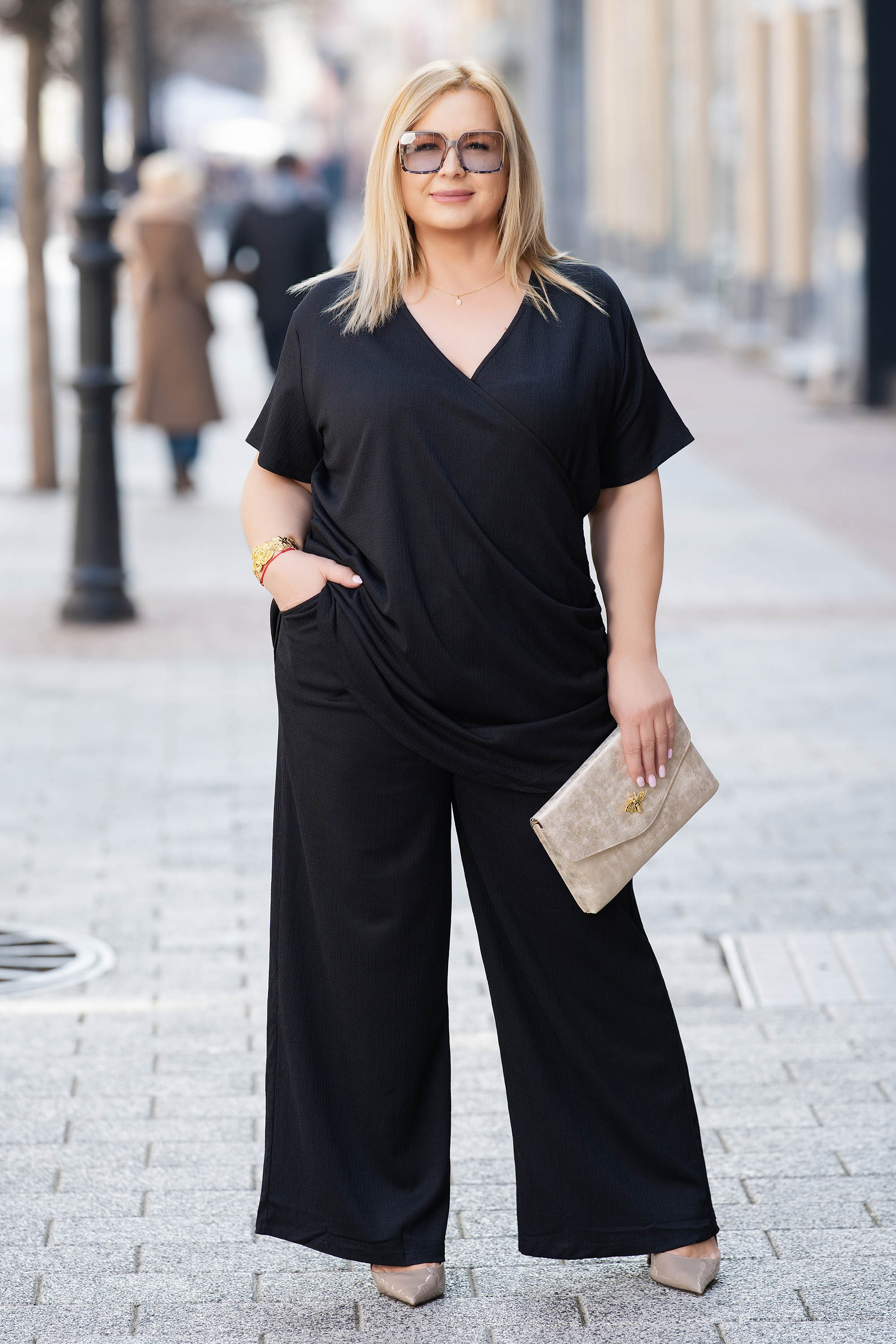 МАКСИ туника в черно с прехлупено деколте и релефна памучна материя