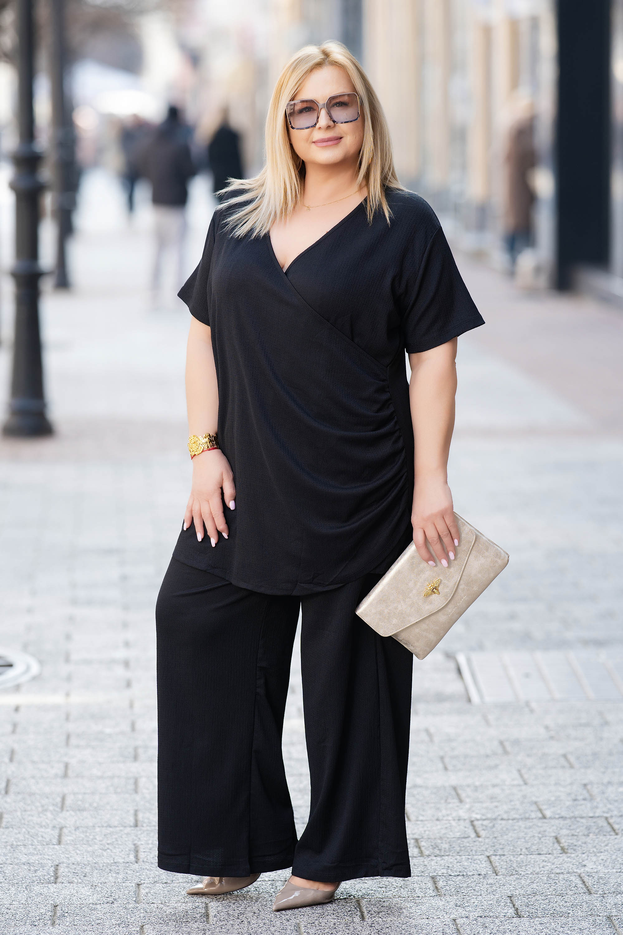 МАКСИ туника в черно с прехлупено деколте и релефна памучна материя