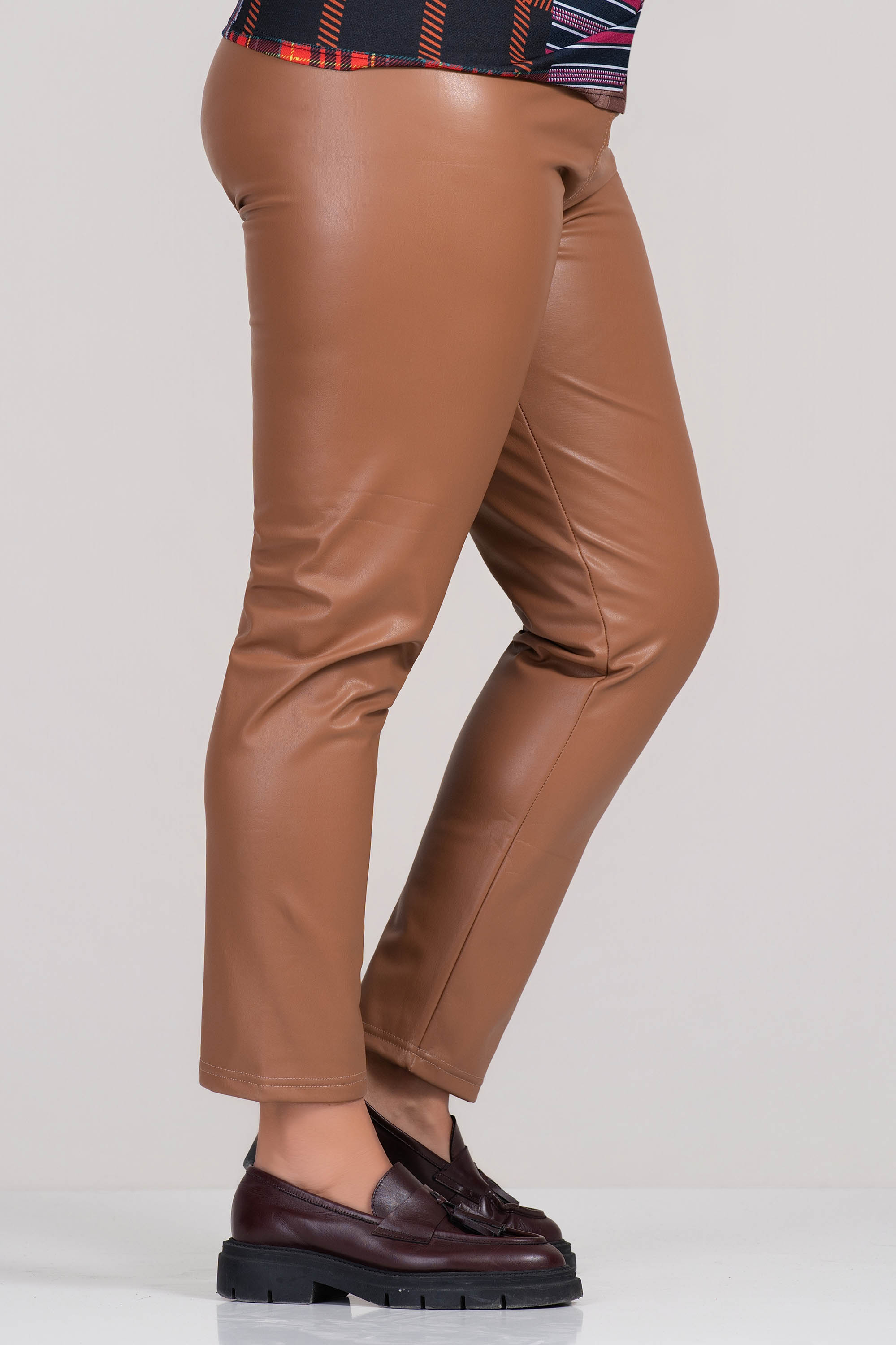 МАКСИ ватиран клин от еко кожа в кафяво