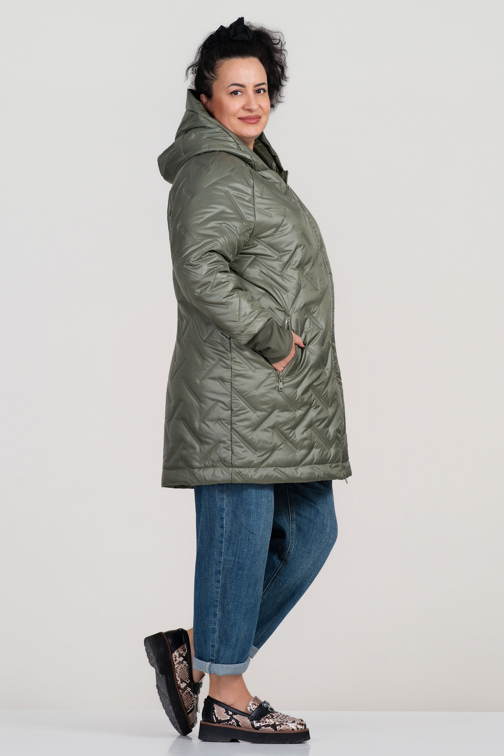 МАКСИ яке с удължена кройка в зелено и декоративни капитонирани ленти