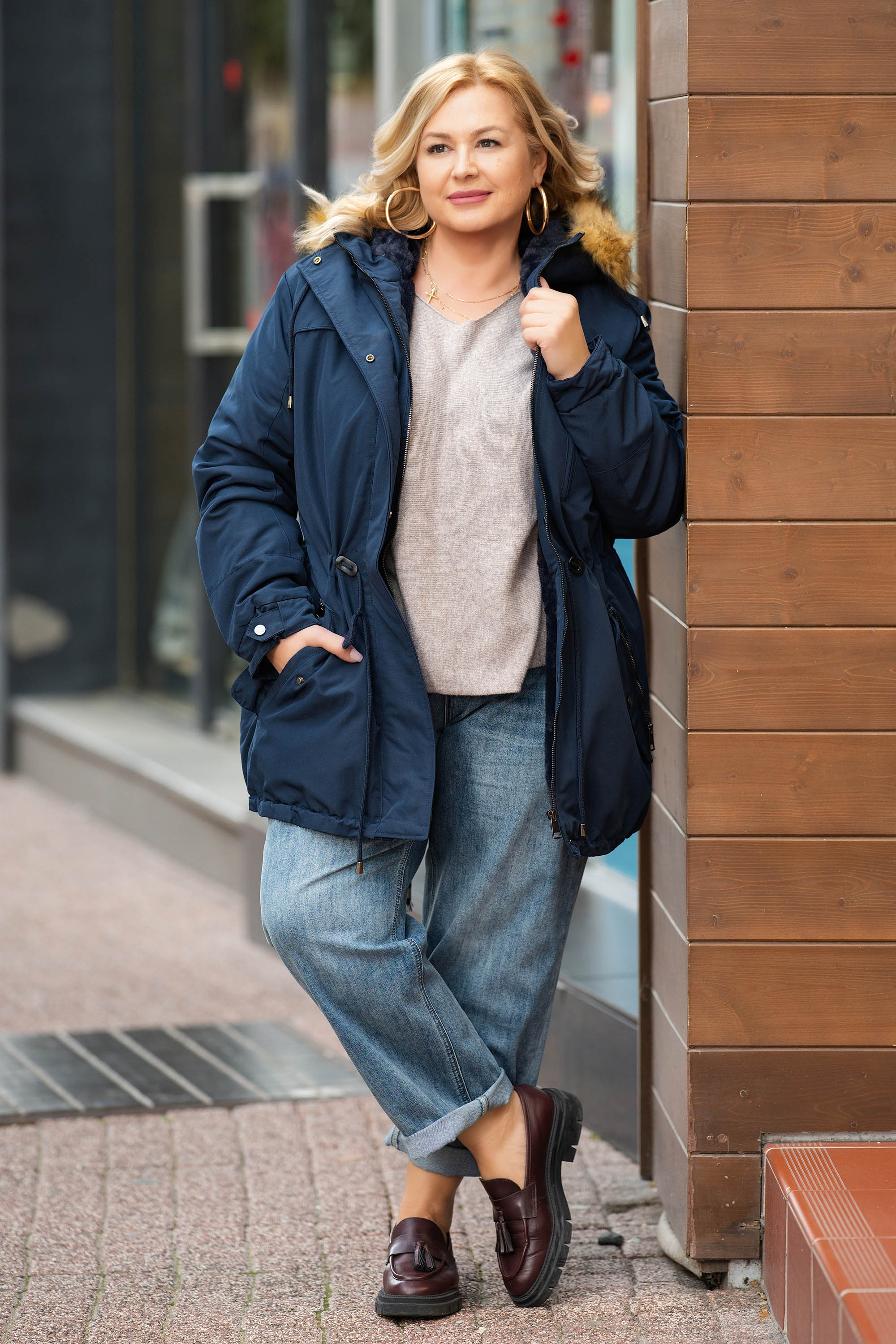 МАКСИ зимно яке тип парка в тъмносиньо с качулка и топла подплата