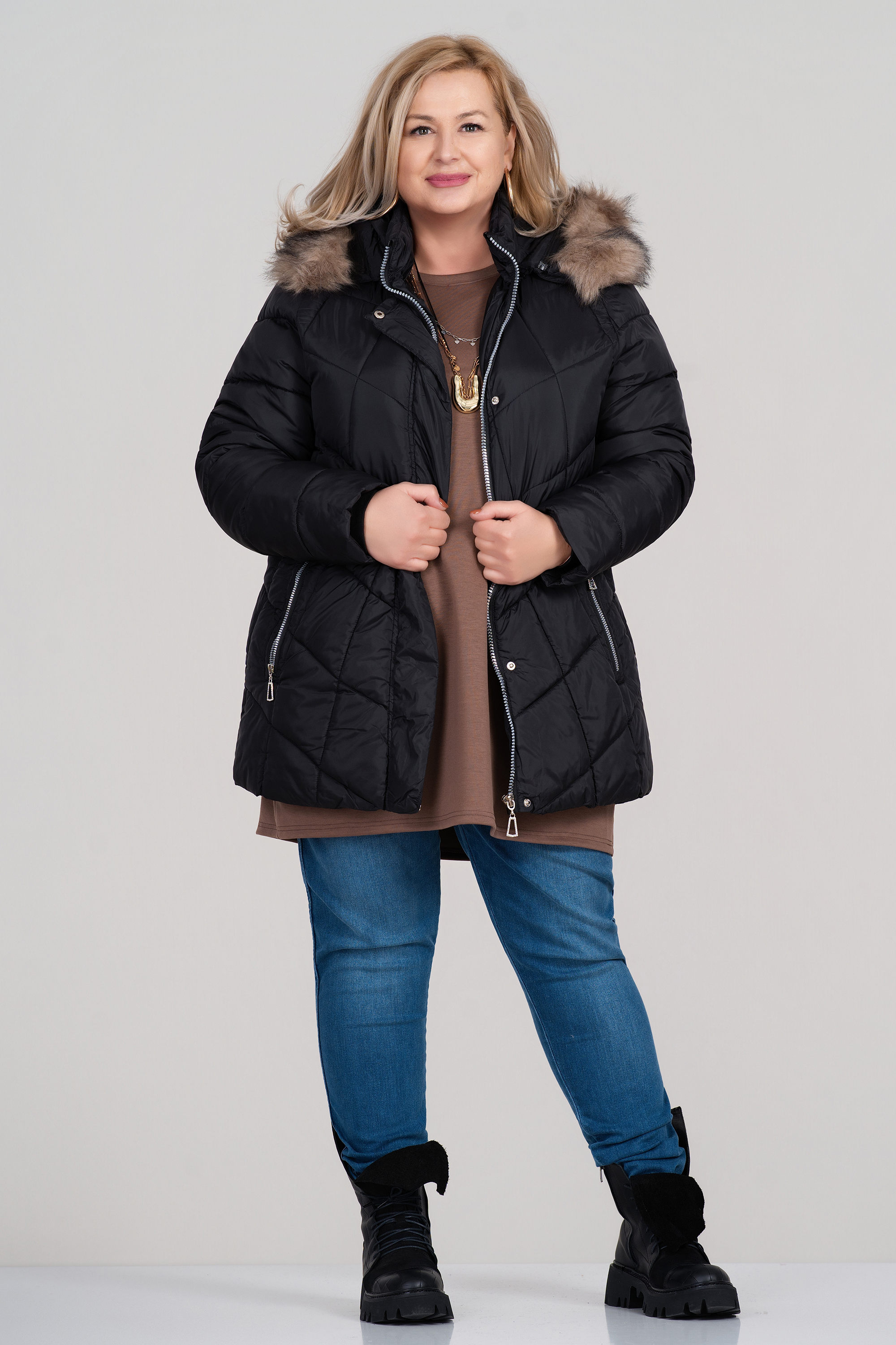 МАКСИ зимно яке в черно с качулка със свалящ се пух