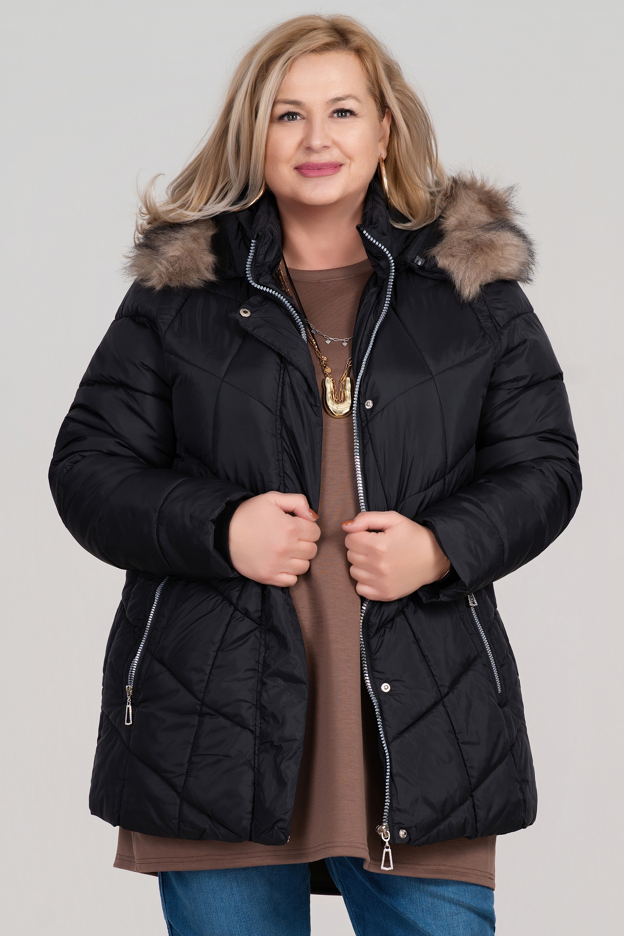 МАКСИ зимно яке в черно с качулка със свалящ се пух