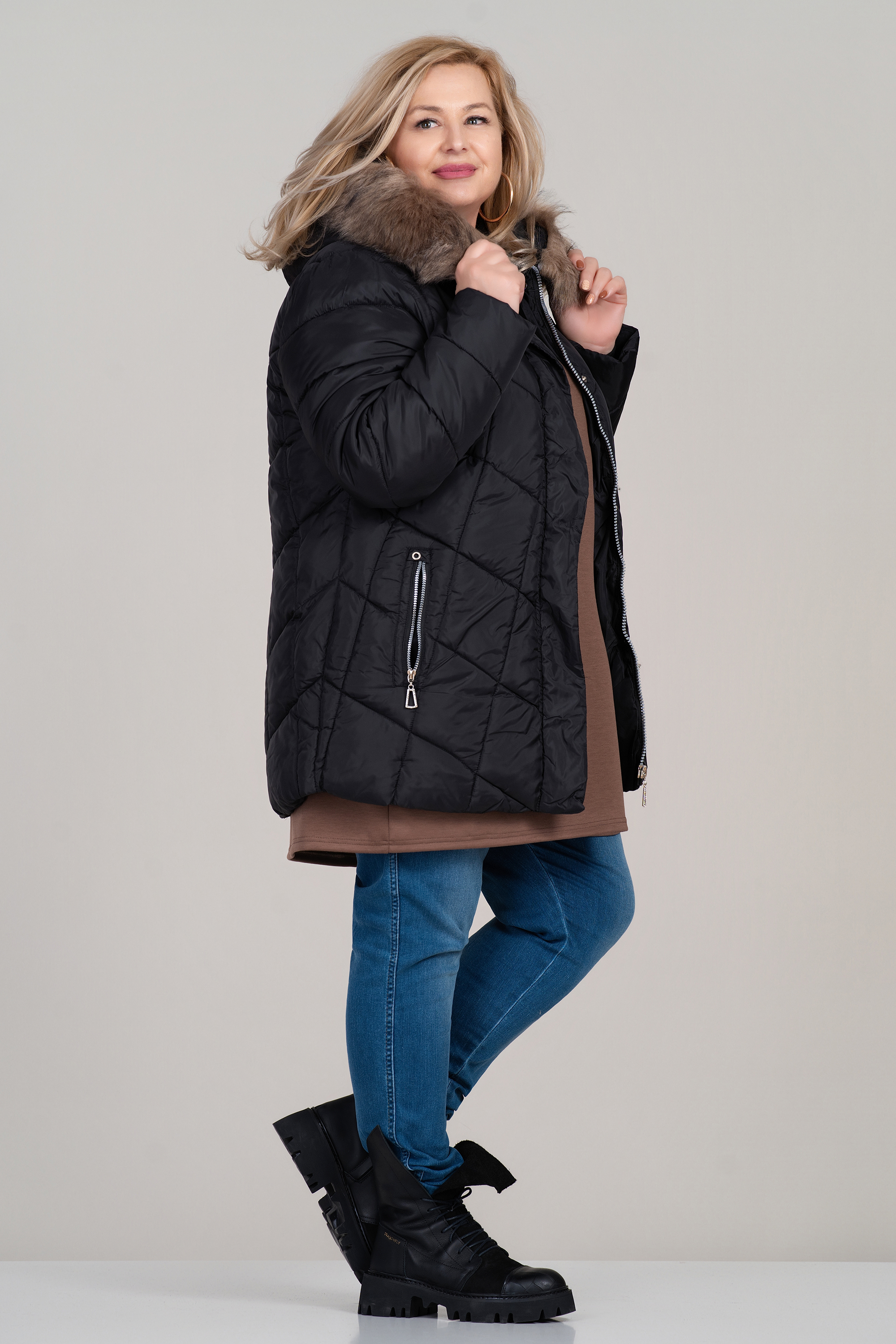 МАКСИ зимно яке в черно с качулка със свалящ се пух
