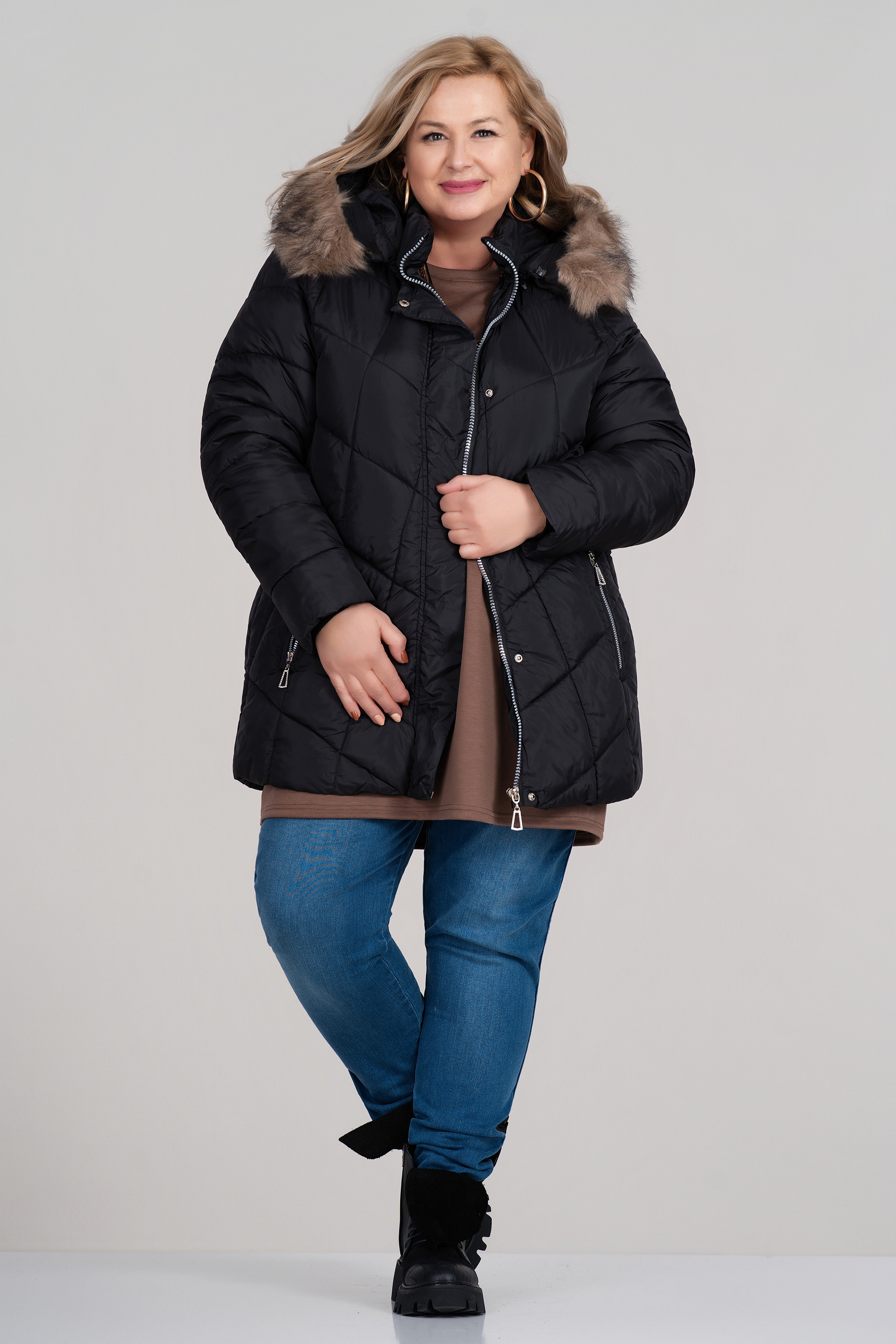 МАКСИ зимно яке в черно с качулка със свалящ се пух