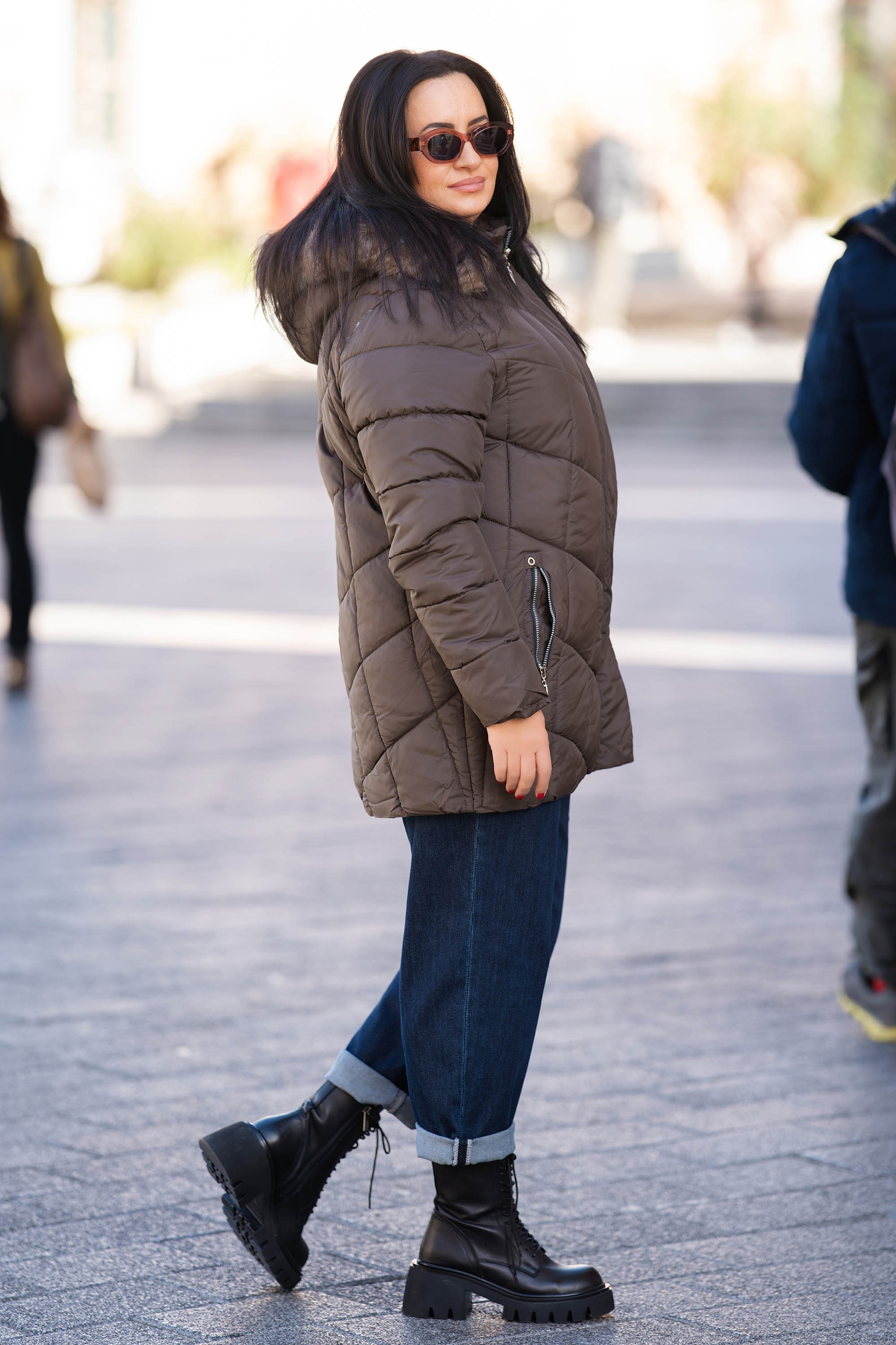 МАКСИ зимно яке в кафяво с качулка със свалящ се пух