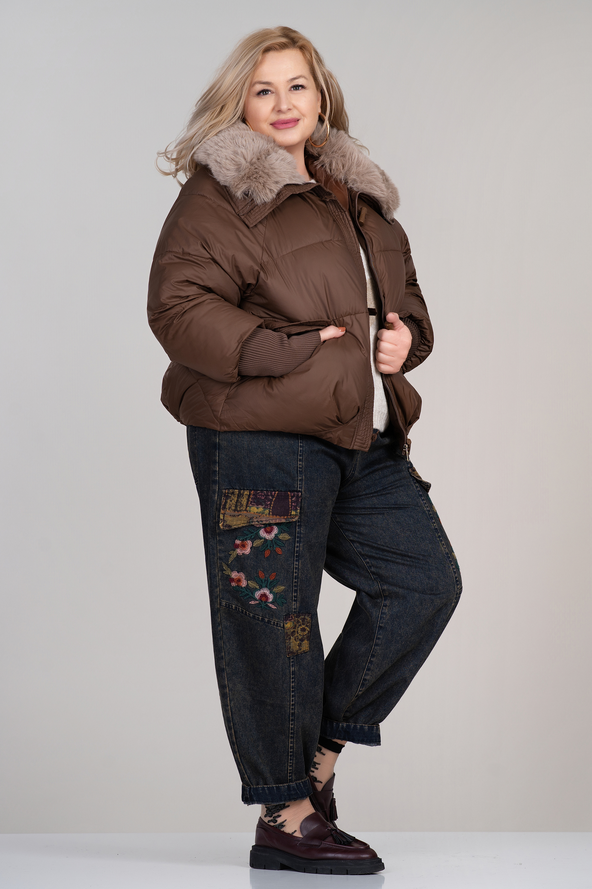 МАКСИ зимно яке в кафяво със сваляща се пухена яка