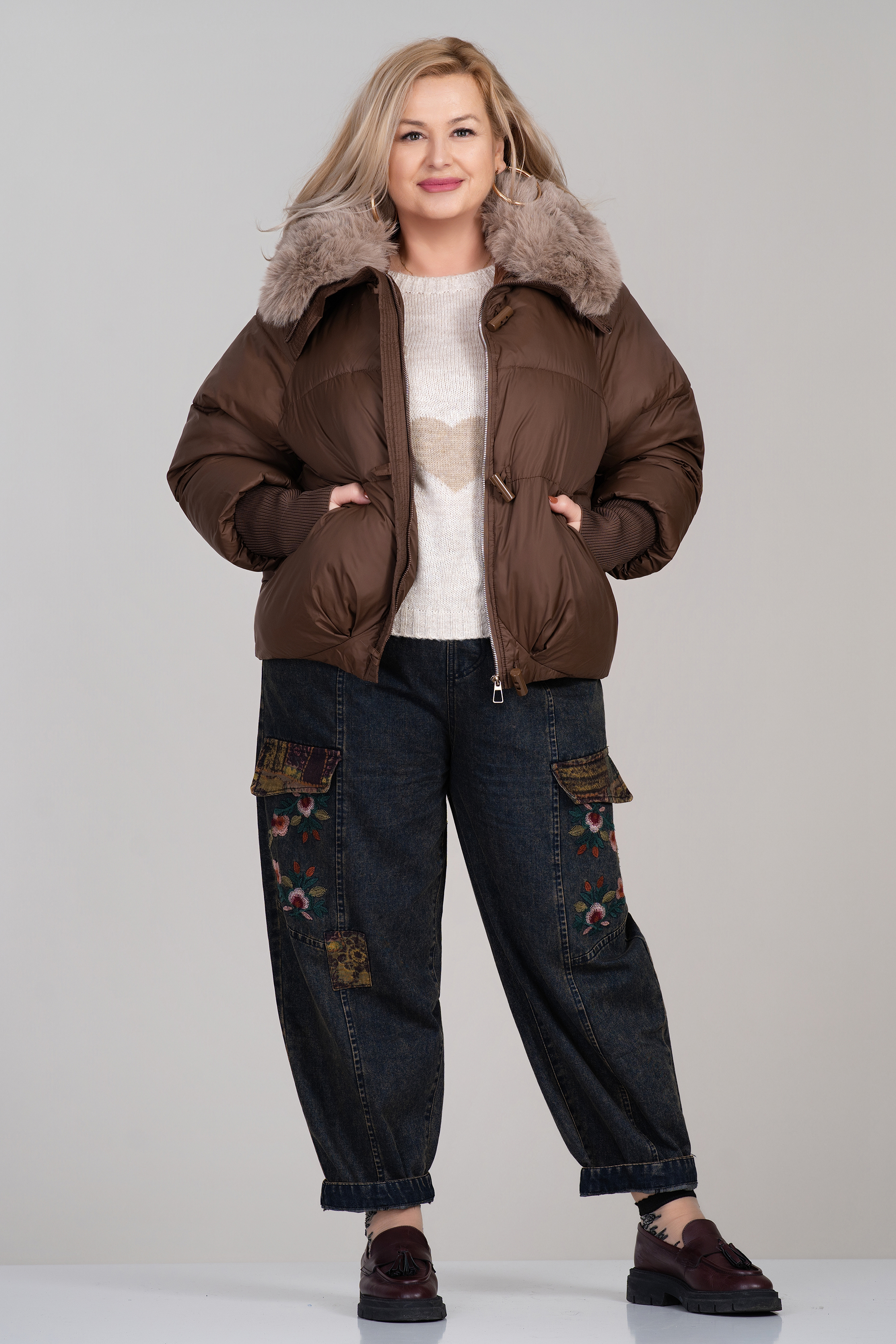 МАКСИ зимно яке в кафяво със сваляща се пухена яка