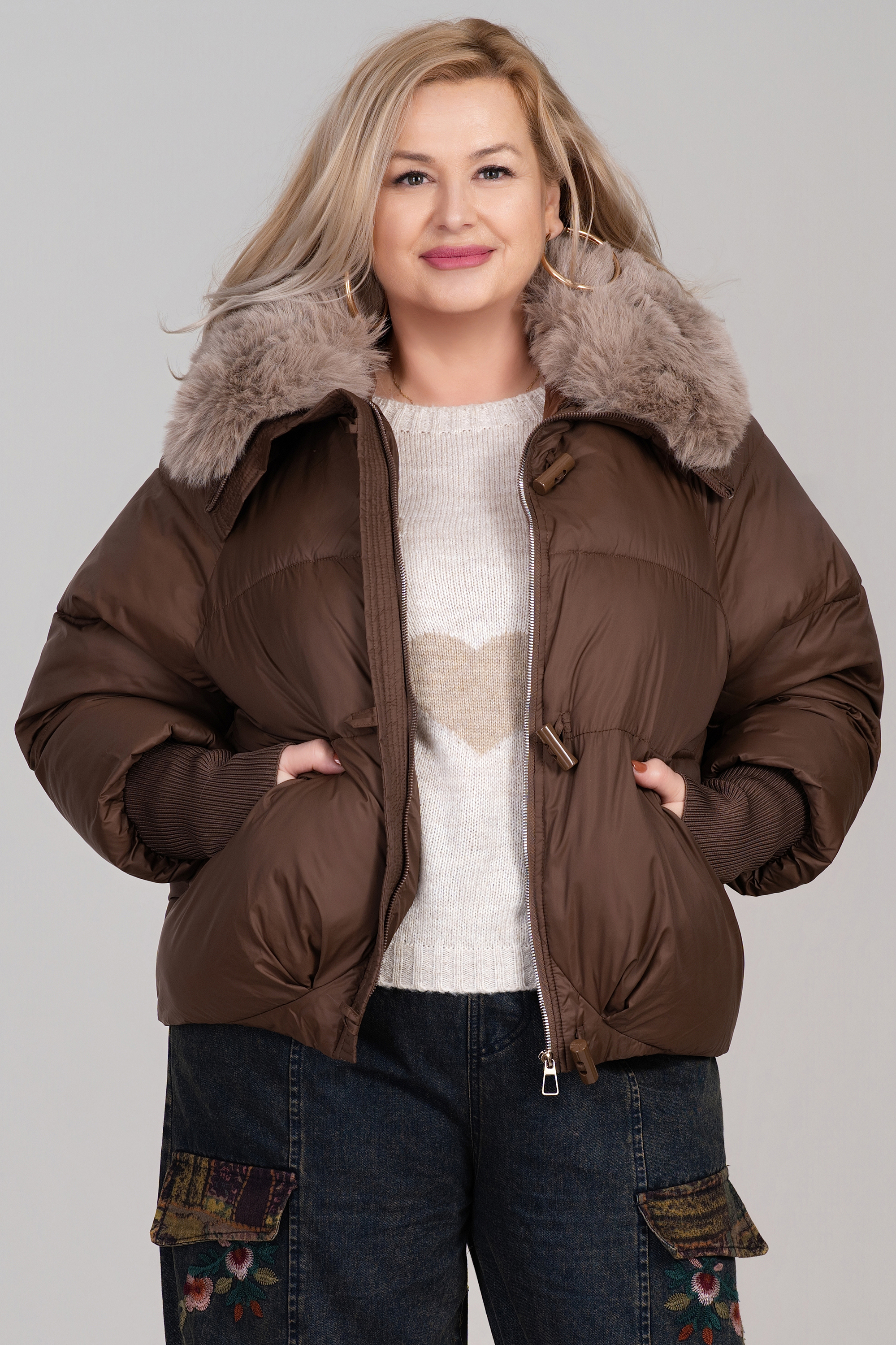 МАКСИ зимно яке в кафяво със сваляща се пухена яка