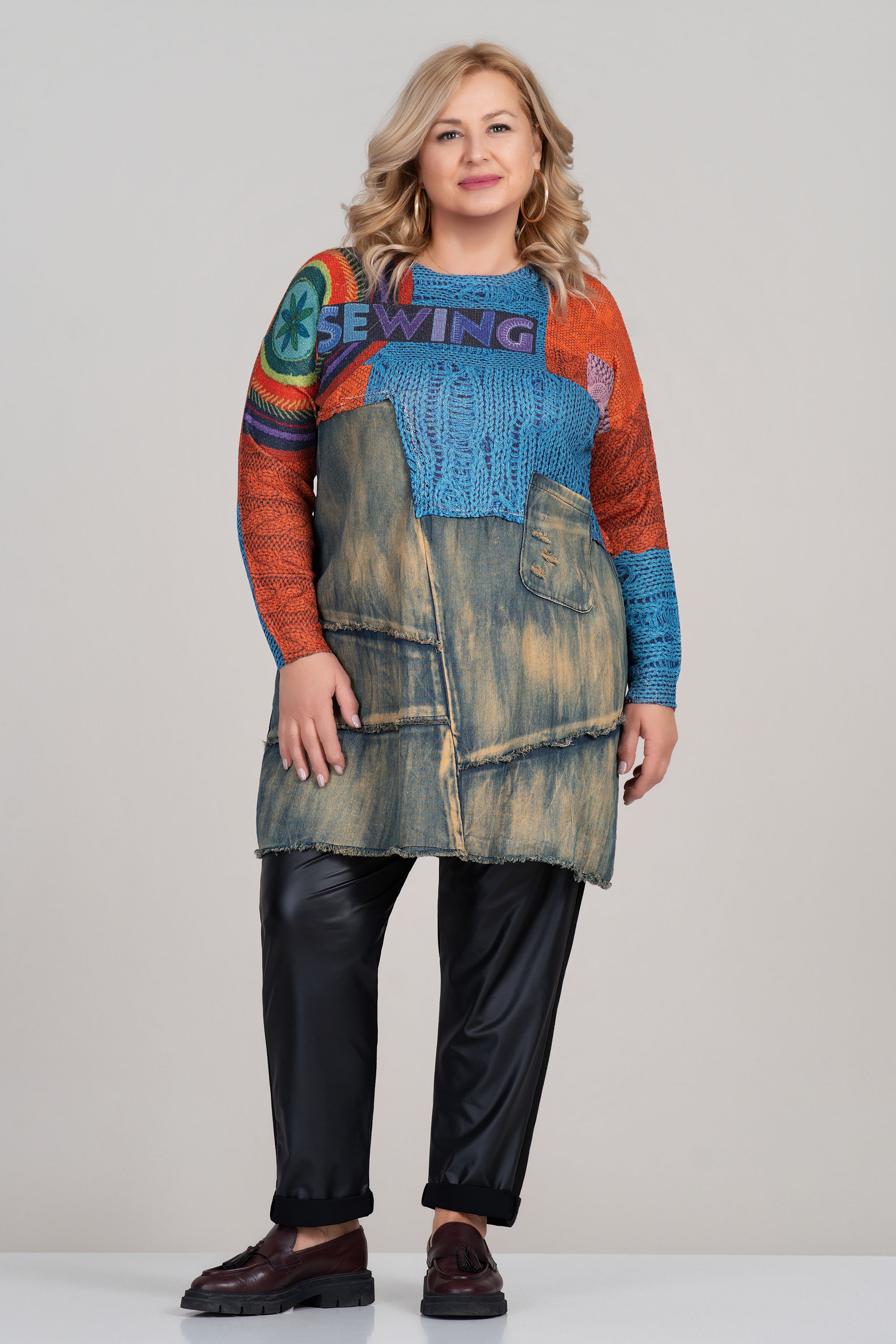 МАСКИ цветна туника с акцент деним и артистичен принт