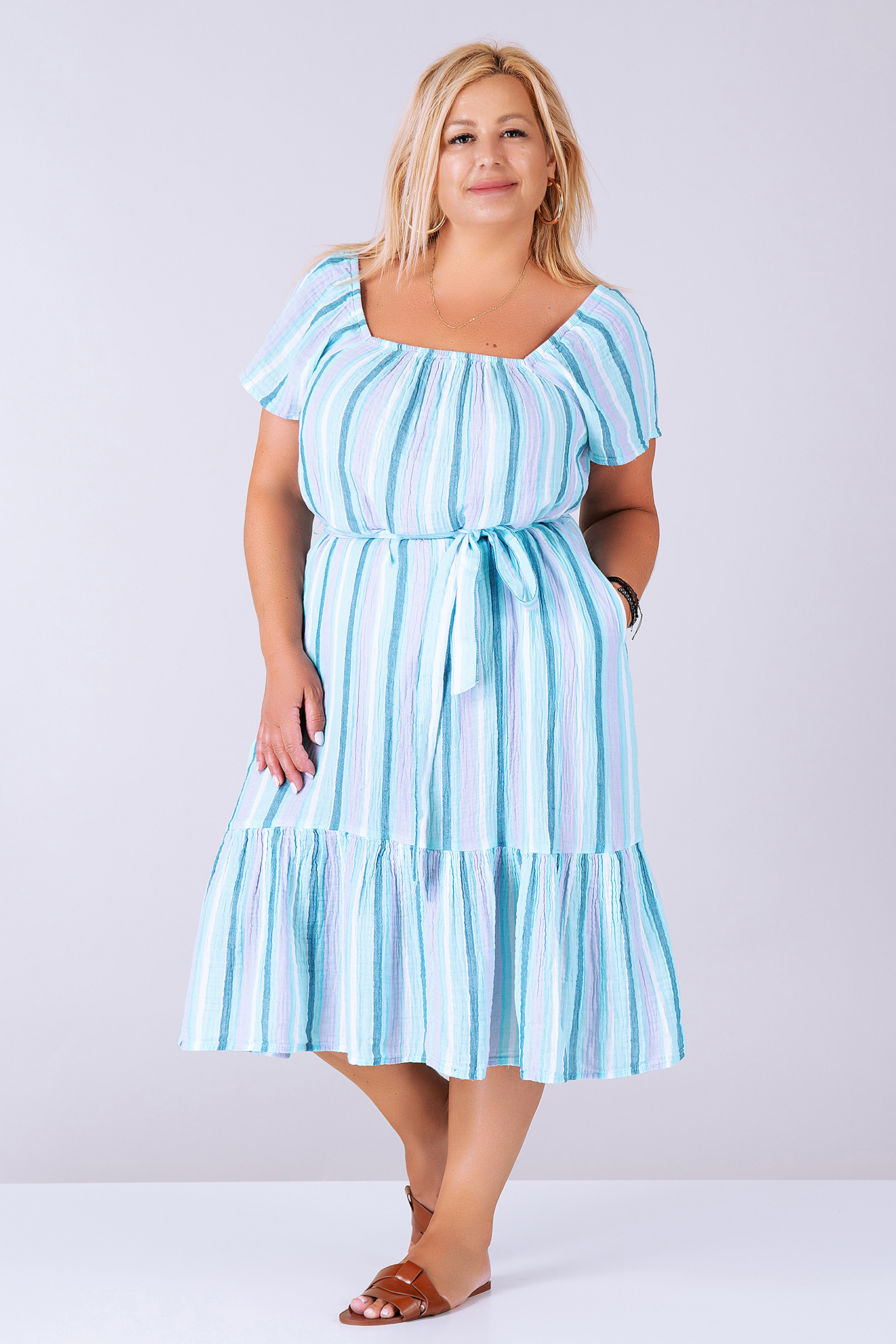 МАСКИ рокля от памук с цветно вертикално райе в синьо и лилаво