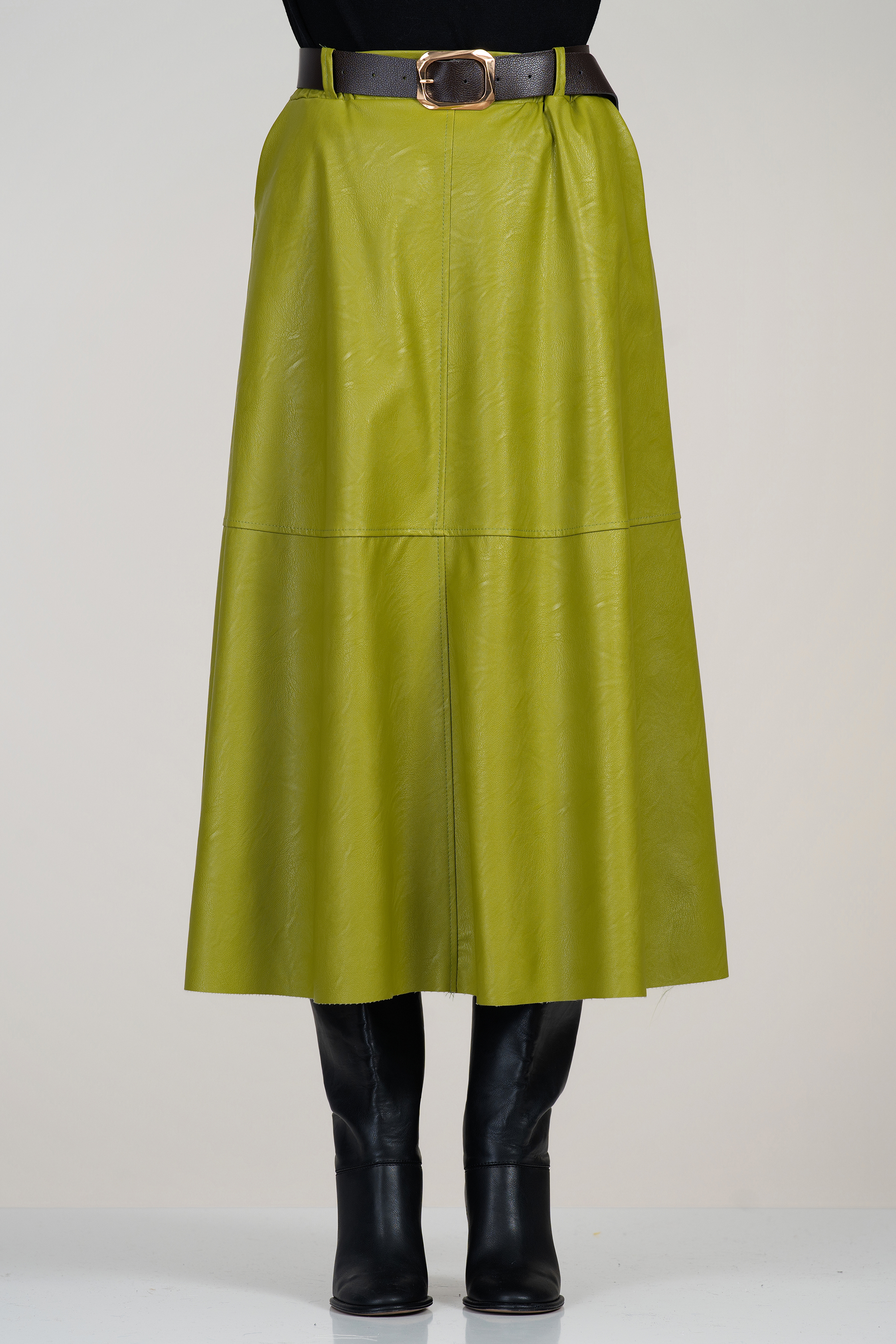 Миди кожена пола в зелено с колан