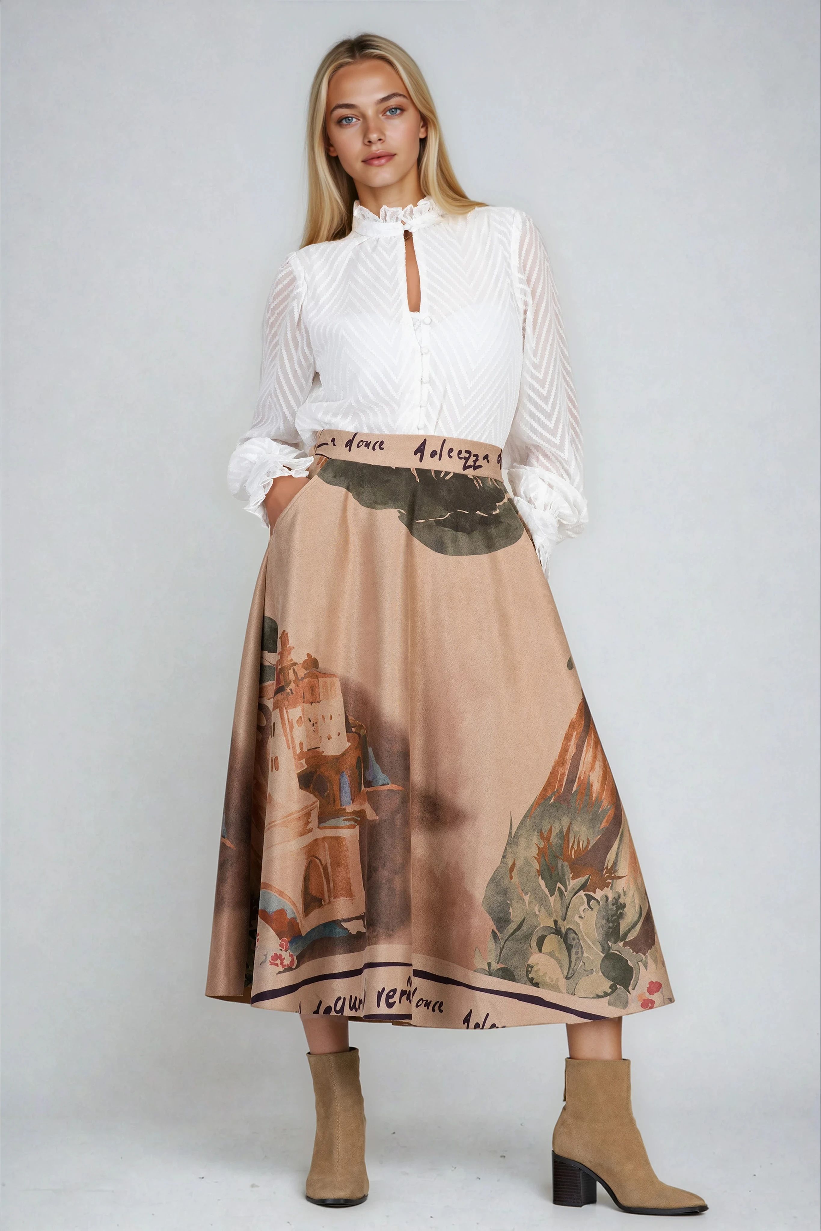 Модерна велурена пола в бежово с артистичен принт и ластик в талията