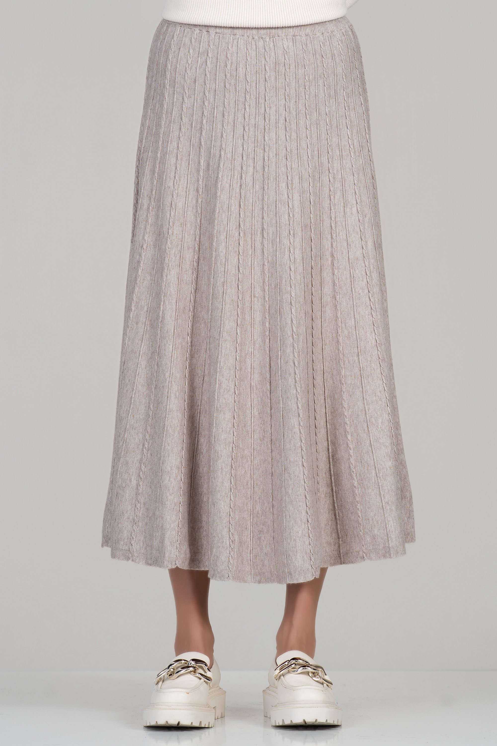 Плетена пола в цвят визон с ластик в талията и релефна плетка