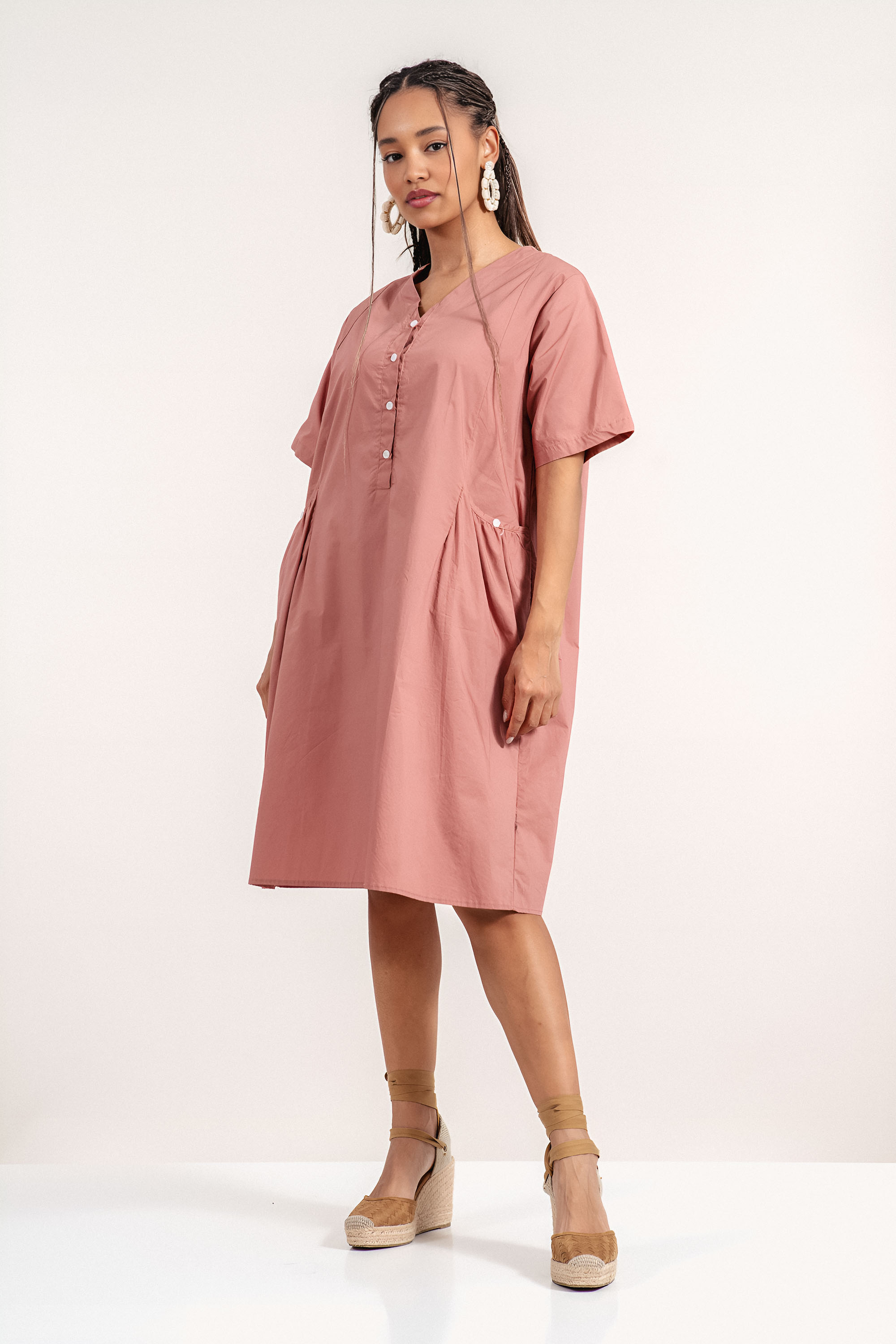 Рокля от памук в керемидено розово със свободна кройка